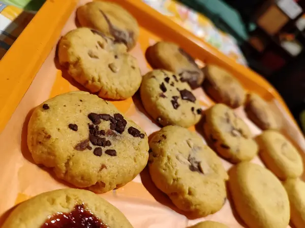 Galletas con chispas de chocolate y mermelada · Dulce Motivo CR, Orotina