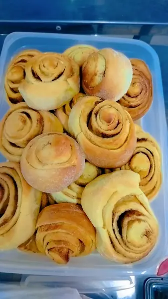 Rollos de canela recién horneados · Dulce Motivo CR, Orotina